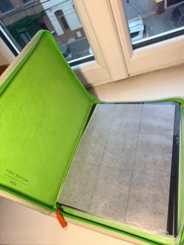 Binder Pokémon Vault X personnalisé peint à la main, phosphorescent, Motisma