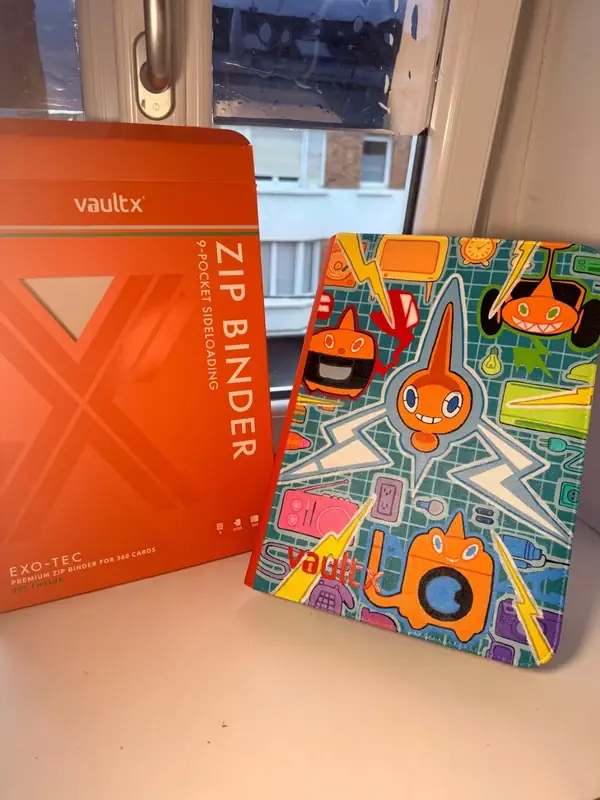 Binder Pokémon Vault X personnalisé peint à la main, phosphorescent, Motisma