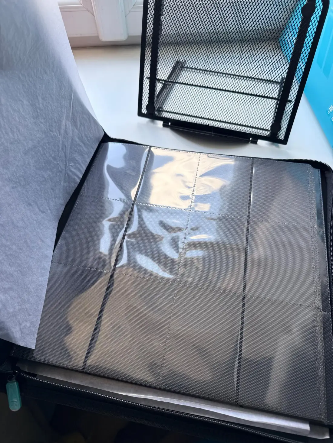 Binder Vault X personnalisé peint à la main, version Méga-Dracolosse
